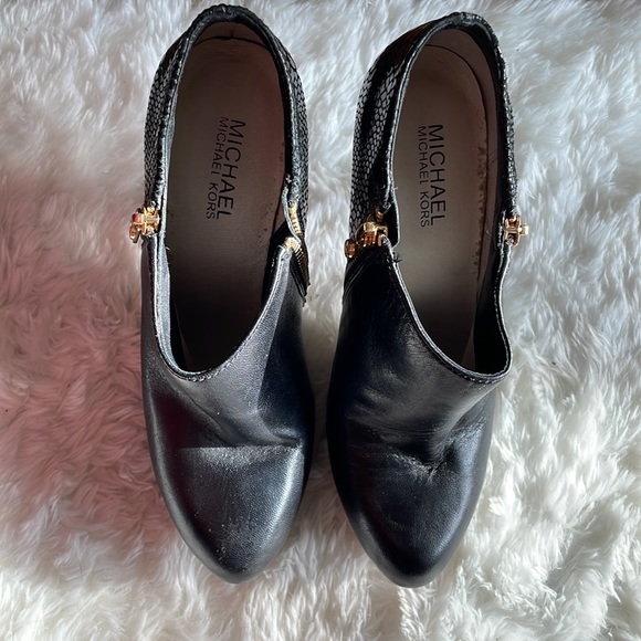 🎈Michael Kors Heeled ankle booties with snake skin design - Picture 5 of 6